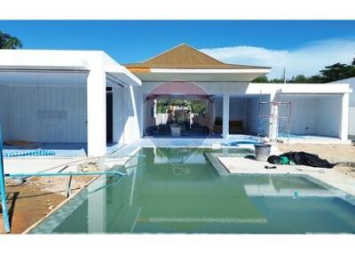 Luxurious pool villas near Ao nang beach