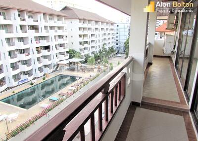 2 bedroom Condo in Jomtien Shining Star Jomtien