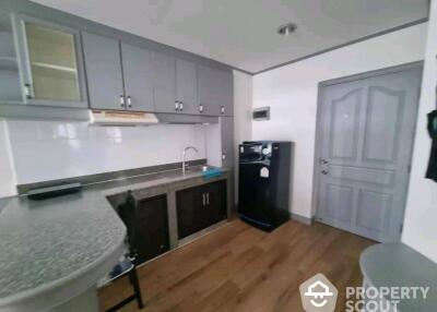 2-BR Condo at Baan Pathumwan near BTS Phaya Thai