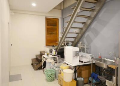 4-BR Townhouse near MRT Phetchaburi