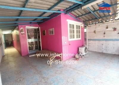 Outdoor area with pink structure