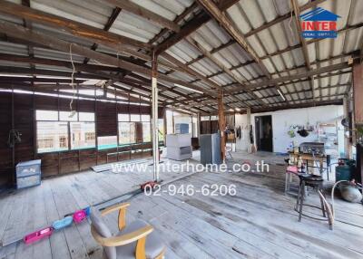 Spacious unfinished living area