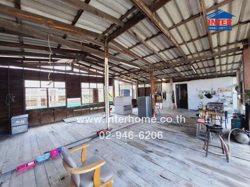 Spacious unfinished living area