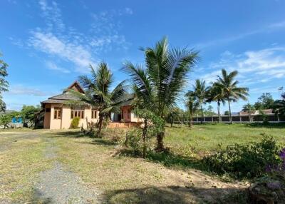 3 Bedroom House for Sale. Large land of 2 Rai 2 Ngan 38 wah. Paphai, Sansai ,Chiang Mai