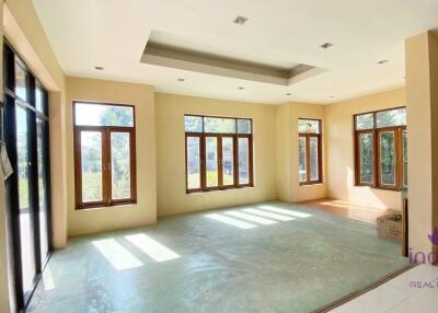 3 Bedroom House for Sale. Large land of 2 Rai 2 Ngan 38 wah. Paphai, Sansai ,Chiang Mai