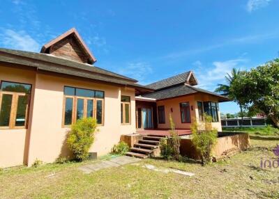 3 Bedroom House for Rent. Large land of 2 Rai 2 Ngan 38 wah. Paphai, Sansai ,Chiang Mai