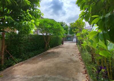 House for rent beautiful, large 4 bedroom home in a quiet area close to Airport Plaza, Muang ,Chiang Mai.