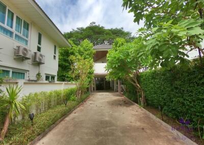 House for rent beautiful, large 4 bedroom home in a quiet area close to Airport Plaza, Muang ,Chiang Mai.