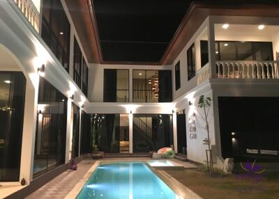 Luxury Custom-Built Pool Villa with 5 bedroom private swimming pool For Sale at Flora Ville, Chiang Mai