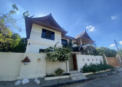 Luxury Custom-Built Pool Villa with 5 bedroom private swimming pool For Sale at Flora Ville, Chiang Mai