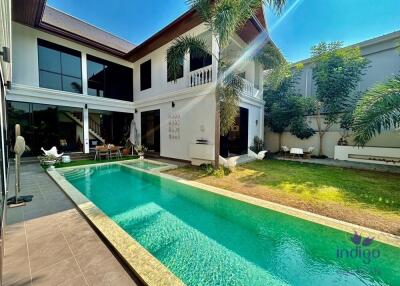 Luxury Custom-Built Pool Villa with 5 bedroom private swimming pool For Sale at Flora Ville, Chiang Mai