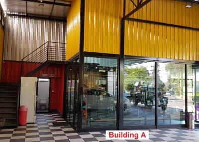 Investment opportunity! 2 buildings for sale - one for business and one residence. Great location, Chiang Mai city.