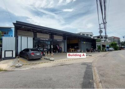 Investment opportunity! 2 buildings for sale - one for business and one residence. Great location, Chiang Mai city.