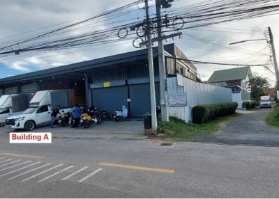 Investment opportunity! 2 buildings for sale - one for business and one residence. Great location, Chiang Mai city.