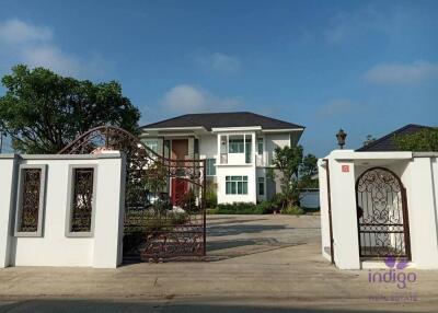 Brand new! Beautifully furnished 4 bedroom house for sale near Mae Jo Golf Course, Sansai, Chiang Mai.