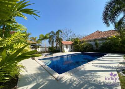 Beautiful 3 bedroom single storey pool villa with a large garden in a lovely gated community in San Kamphaeng, Chiang Mai