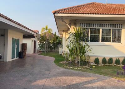 Beautiful 3 bedroom single storey pool villa with a large garden in a lovely gated community in San Kamphaeng, Chiang Mai