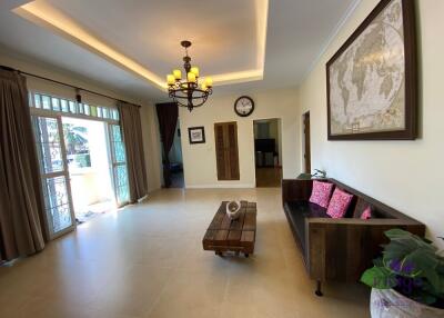 Beautiful 3 bedroom single storey pool villa with a large garden in a lovely gated community in San Kamphaeng, Chiang Mai