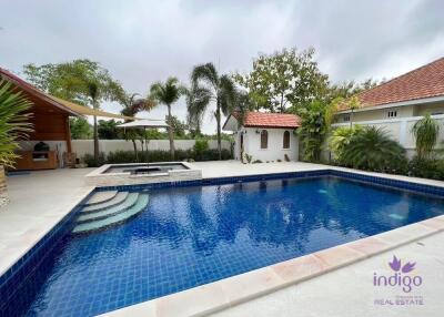 Beautiful 3 bedroom single storey pool villa with a large garden in a lovely gated community in San Kamphaeng, Chiang Mai