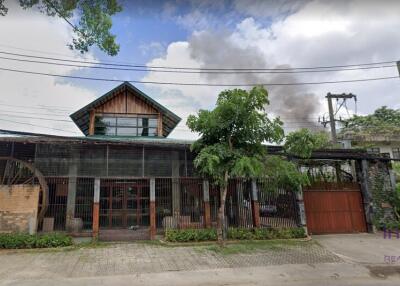 Property for sale ideal for  restaurant, coffee shop, home stay business. Saraphi, Chiang Mai