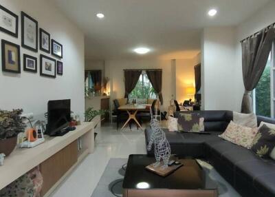 Lovely modern 3 bedroom house in a family friendly community, Grand Village,  Sansai, Chiang Mai