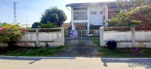 Renovations project! 3 Bedroom house  with a large yard for sale in San Kamphaeng