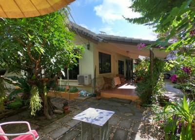 Very peaceful and quiet! Lovely 3 bedroom single storey home with a lovely and shady courtyard. Doi Saket, Chiang Mai.