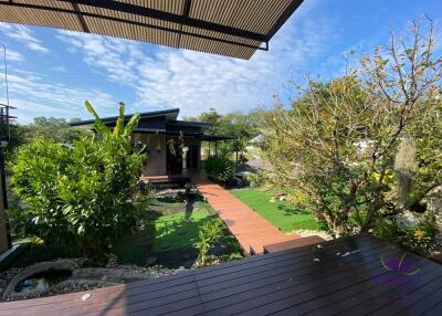 Beautiful property with 2 modern houses on a large plot of land in a semi-rural area in Doi saket, Chiang Mai.