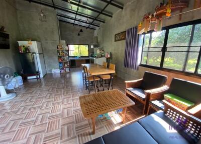 Beautiful property with 2 modern houses on a large plot of land in a semi-rural area in Doi saket, Chiang Mai.