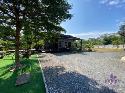 Beautiful property with 2 modern houses on a large plot of land in a semi-rural area in Doi saket, Chiang Mai.