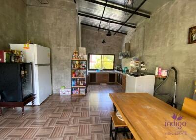 Beautiful property with 2 modern houses on a large plot of land in a semi-rural area in Doi saket, Chiang Mai.