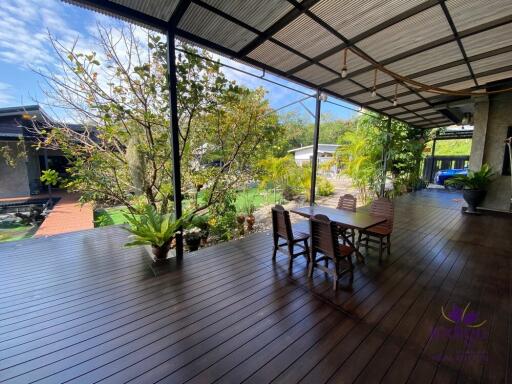 Beautiful property with 2 modern houses on a large plot of land in a semi-rural area in Doi saket, Chiang Mai.