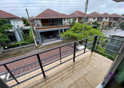 Lovely 3 bedroom well-maintained house in a family friendly community in San Kamphaeng