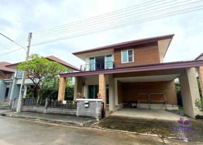 Lovely 3 bedroom well-maintained house in a family friendly community in San Kamphaeng