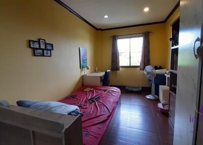 Charming 4 bedroom home with a large garden in a peaceful semi-rural area in a Thai neighbourhood in San Kamphaeng.