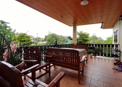 Charming 4 bedroom home with a large garden in a peaceful semi-rural area in a Thai neighbourhood in San Kamphaeng.