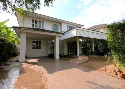 Comfortable 4 Bedroom Family Home in Land and Houses Sansai Chiang Mai