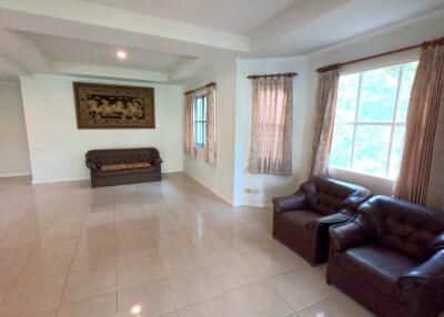 Comfortable 4 Bedroom Family Home in Land and Houses Sansai Chiang Mai