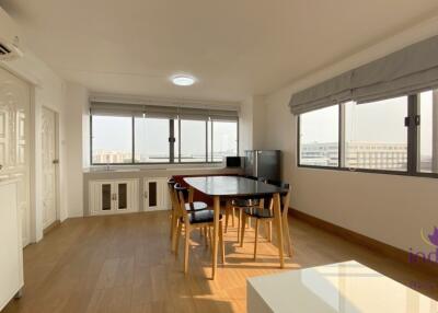 Newly Renovated Spacious 1 Bedroom Condo for Sale in Nimman. Great location in the heart of the city.