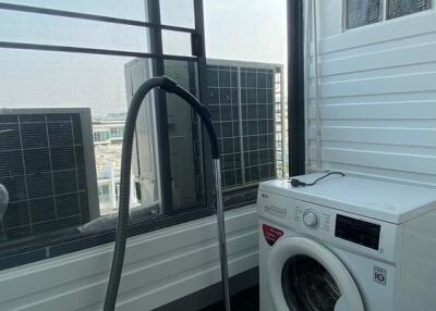 Newly Renovated Spacious 1 Bedroom Condo for Sale in Nimman. Great location in the heart of the city.