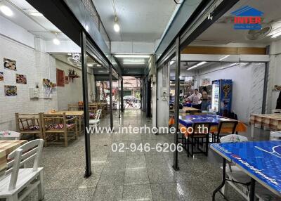 Dining and lounge area in a commercial building