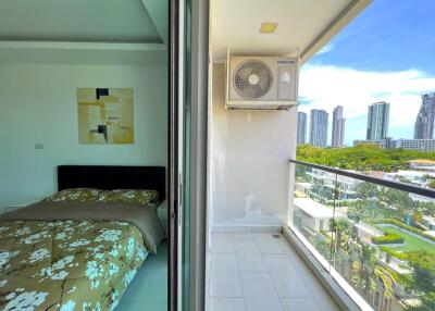 Bedroom with access to a balcony