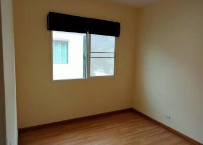 Empty bedroom with window