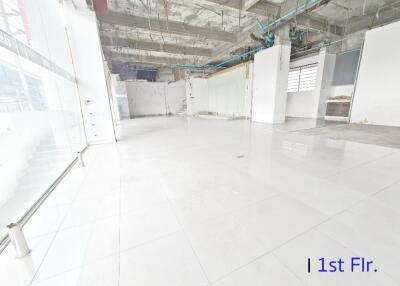 Empty Commercial Space on 1st Floor