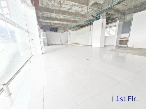 Empty Commercial Space on 1st Floor