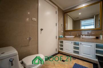 Prime Location - Condo in Central Pattaya : Spacious 2-Bedroom Unit – Foreign Ownership