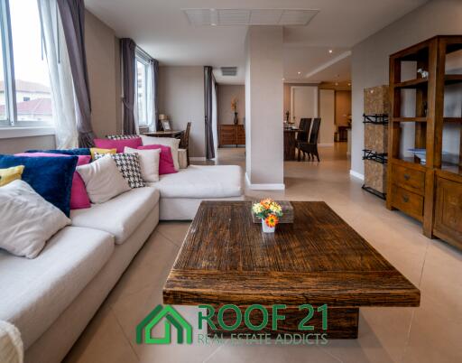 Prime Location - Condo in Central Pattaya : Spacious 2-Bedroom Unit – Foreign Ownership