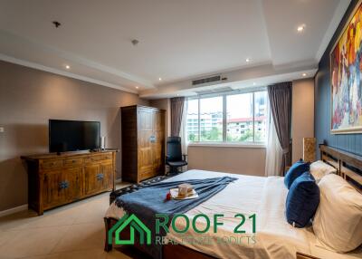 Prime Location - Condo in Central Pattaya : Spacious 2-Bedroom Unit – Foreign Ownership