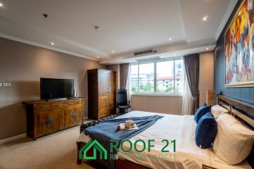 Prime Location - Condo in Central Pattaya : Spacious 2-Bedroom Unit – Foreign Ownership