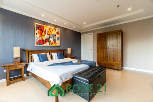 Prime Location - Condo in Central Pattaya : Spacious 2-Bedroom Unit – Foreign Ownership